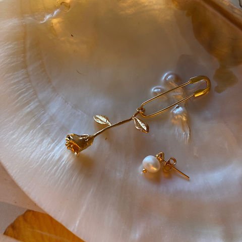 Çatal İğnede Gül ve İnci