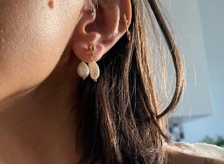 Küçük Boyutları ve Sade Tasarımlara Sahip Olan Minimal Küpe Modelleri Hangileri