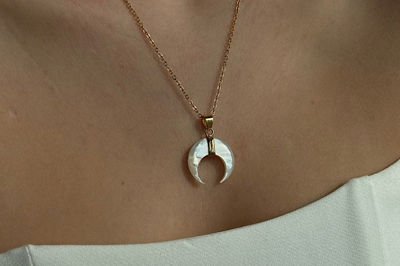 Minimal Görünümü Sevenlerin Tercih Ettiği Minimal Kolye Modelleri