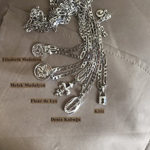 Gümüş Renk Madalyon Kolye