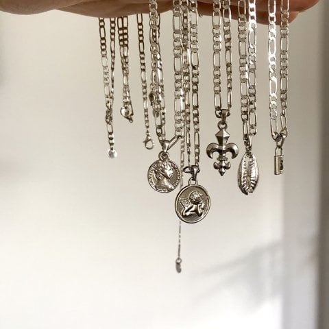 Gümüş Renk Madalyon Kolye