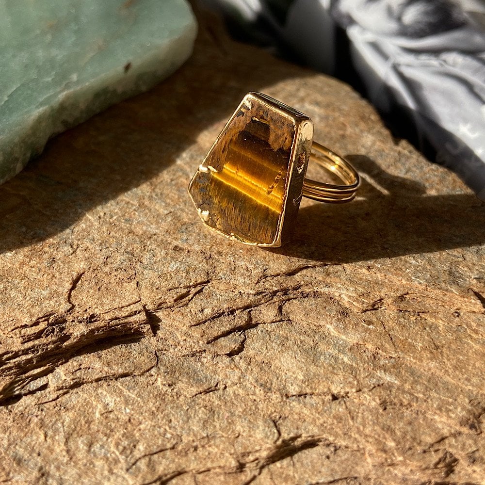 Kaplan Gözü Asimetrik Köşeli Yüzük