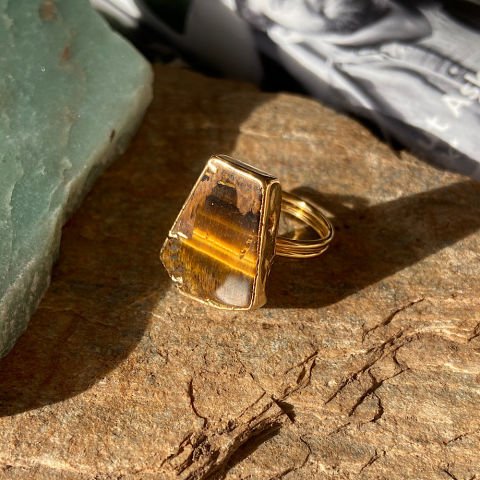 Kaplan Gözü Asimetrik Köşeli Yüzük