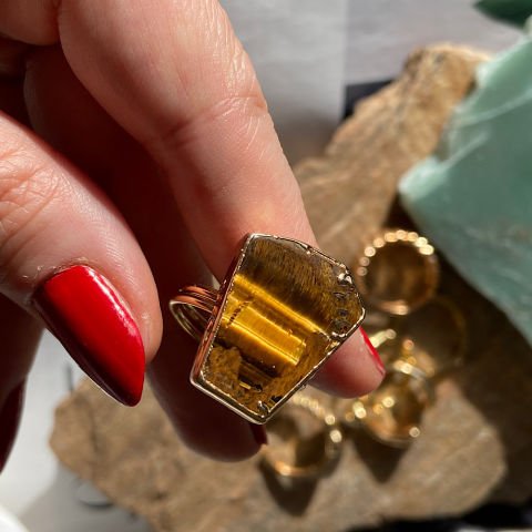 Kaplan Gözü Asimetrik Köşeli Yüzük