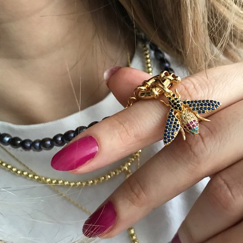 Siyah İncili Yaban Arısı Kolye