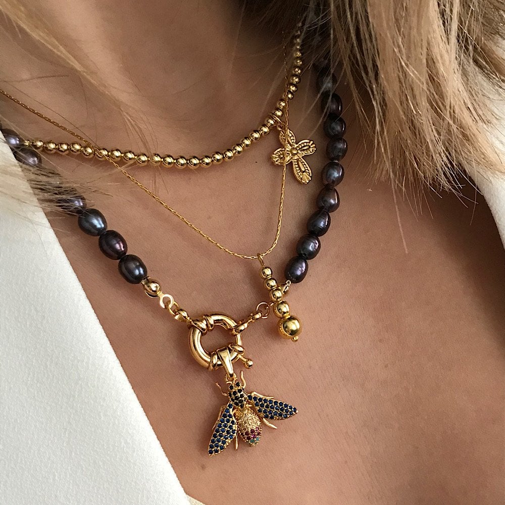 Siyah İncili Yaban Arısı Kolye