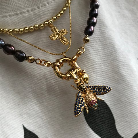 Siyah İncili Yaban Arısı Kolye