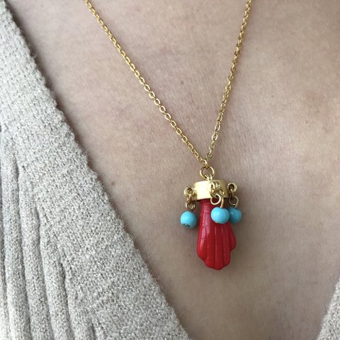 Fatma'nın Eli Kırmızı Taş Kolye