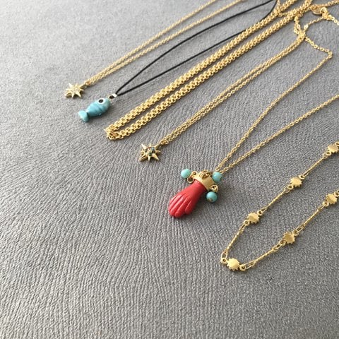 Fatma'nın Eli Kırmızı Taş Kolye