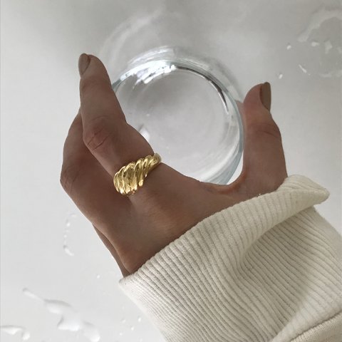 Kruvasan Burgu Yüzük