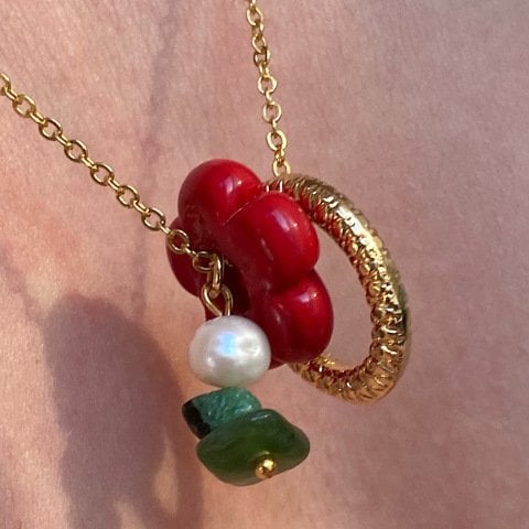 Kırmızı Çiçekli Charm Kolye