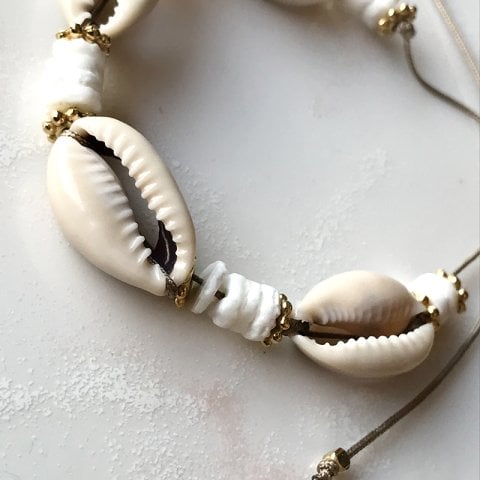 Annulus Kabuklu Bileklik