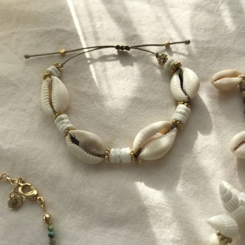 Annulus Kabuklu Bileklik