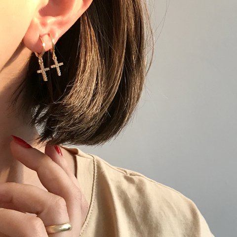 Minimal Taşlı Haç Küpe