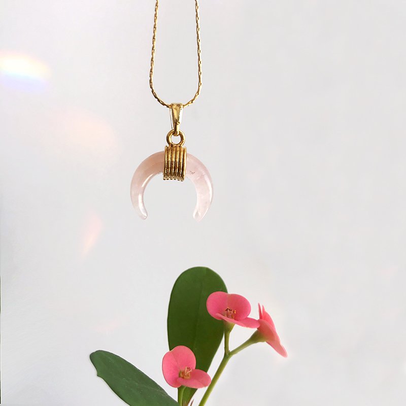 Pembe Kuvars Horn Kolye