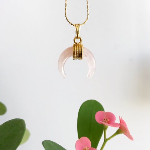 Pembe Kuvars Horn Kolye