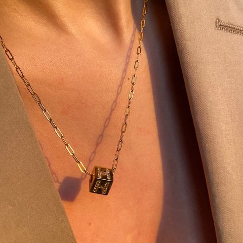 Küp Taşlı Harf Kolye