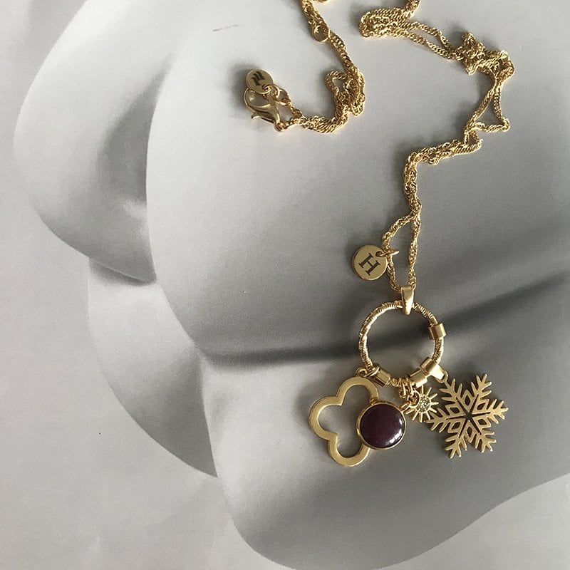 Kar Tanesi Harfli Charm Kolye