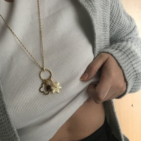 Kar Tanesi Harfli Charm Kolye