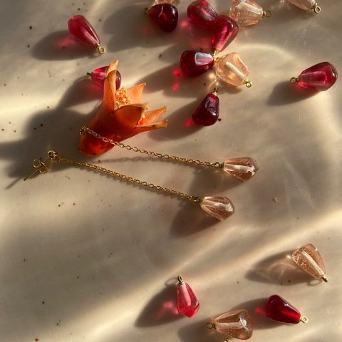Sallantılı Pembe Nar Küpe