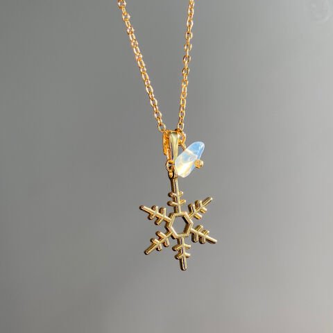 Kar Tanesi Opal Taşlı Kolye