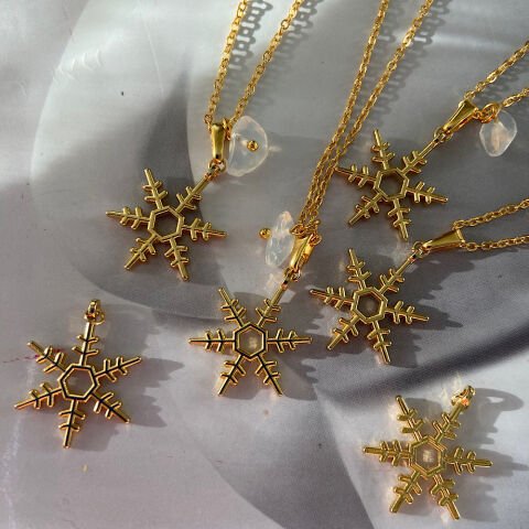 Kar Tanesi Opal Taşlı Kolye