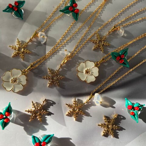 Manolya Çiçeği Mineli Kolye