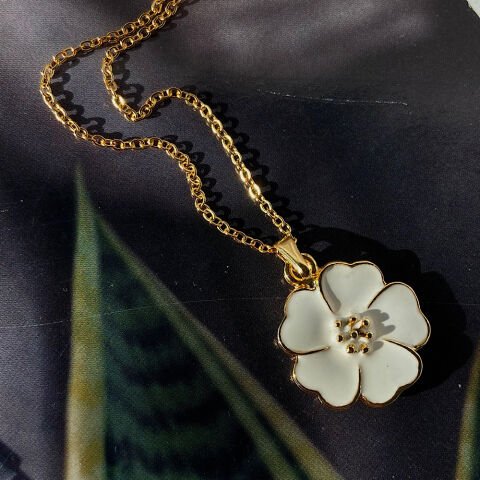 Manolya Çiçeği Mineli Kolye