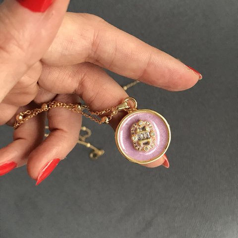 Mineli Lila Baget Madalyon Kolye