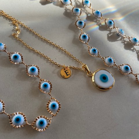 Beyaz Nazar Harfli Retro Kolye