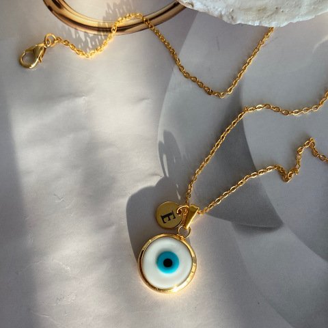 Beyaz Nazar Harfli Retro Kolye