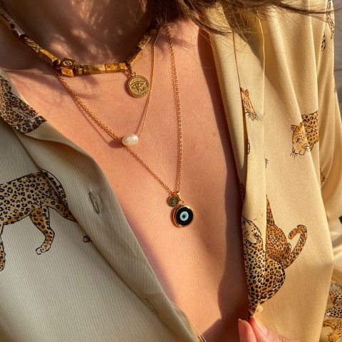 Siyah Nazar Harfli Retro Kolye