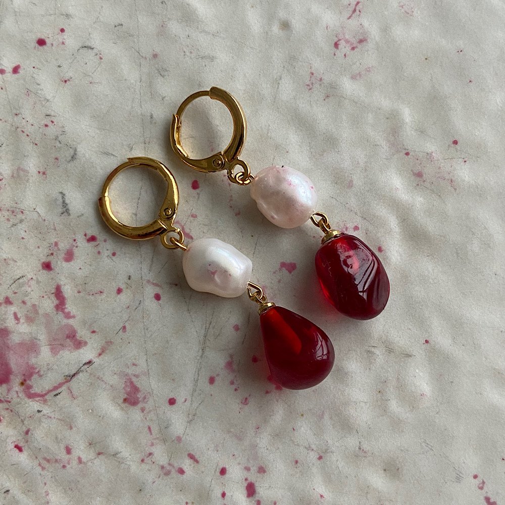 Amorf İncili Nar Tanesi Küpe