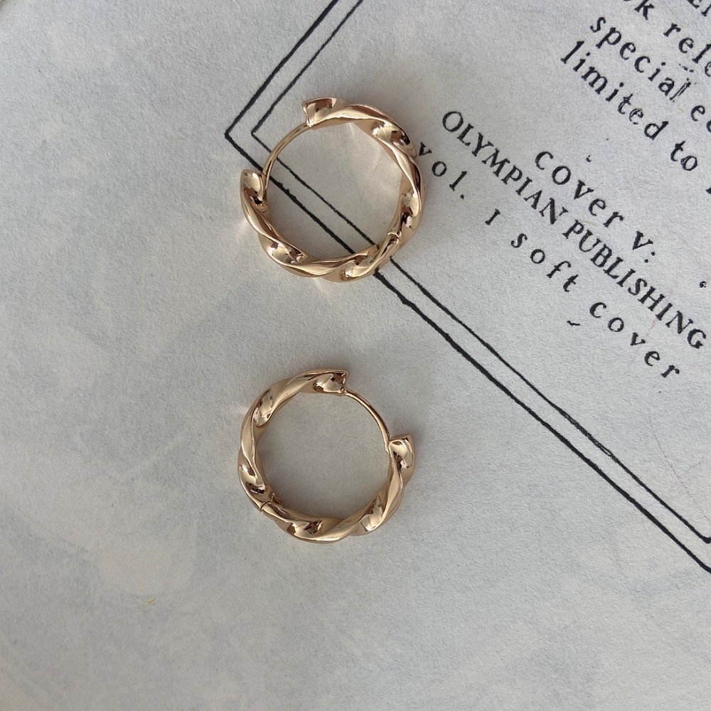 Eva Kıvrımlı Halka Küpe