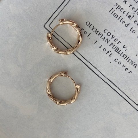 Eva Kıvrımlı Halka Küpe