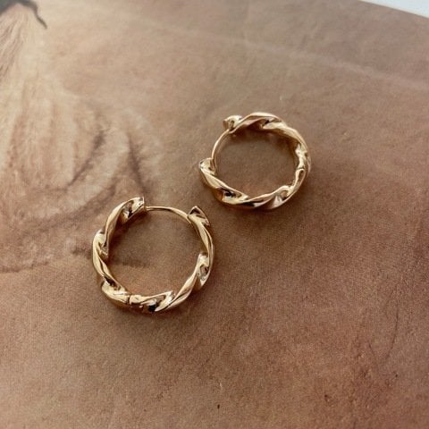 Eva Kıvrımlı Halka Küpe