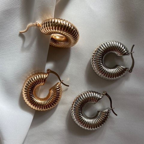 The Tırtıl Halka Küpe