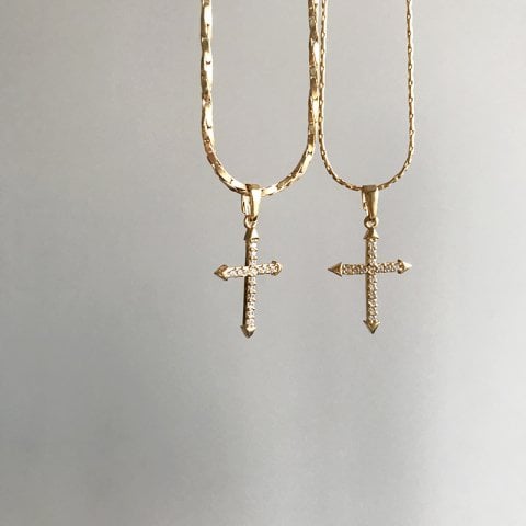 Cerastes Zincir Taşlı Haç Kolye