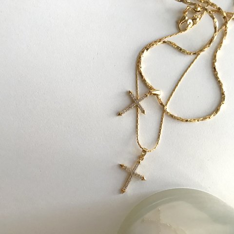 Cerastes Zincir Taşlı Haç Kolye