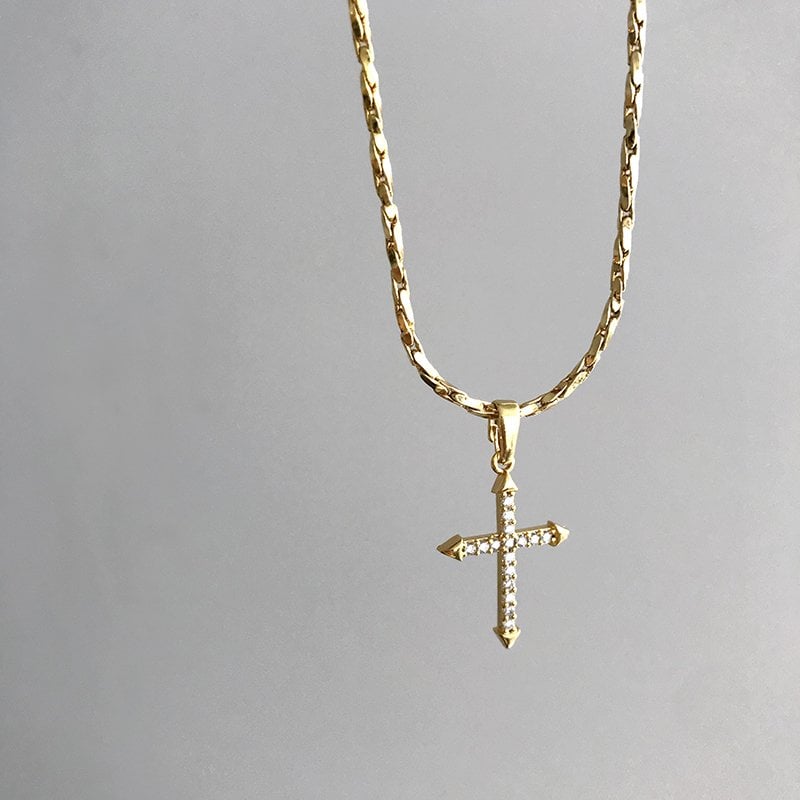 Cerastes Zincir Taşlı Haç Kolye