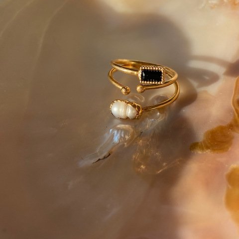 Siyah Taşlı İnci Yüzük