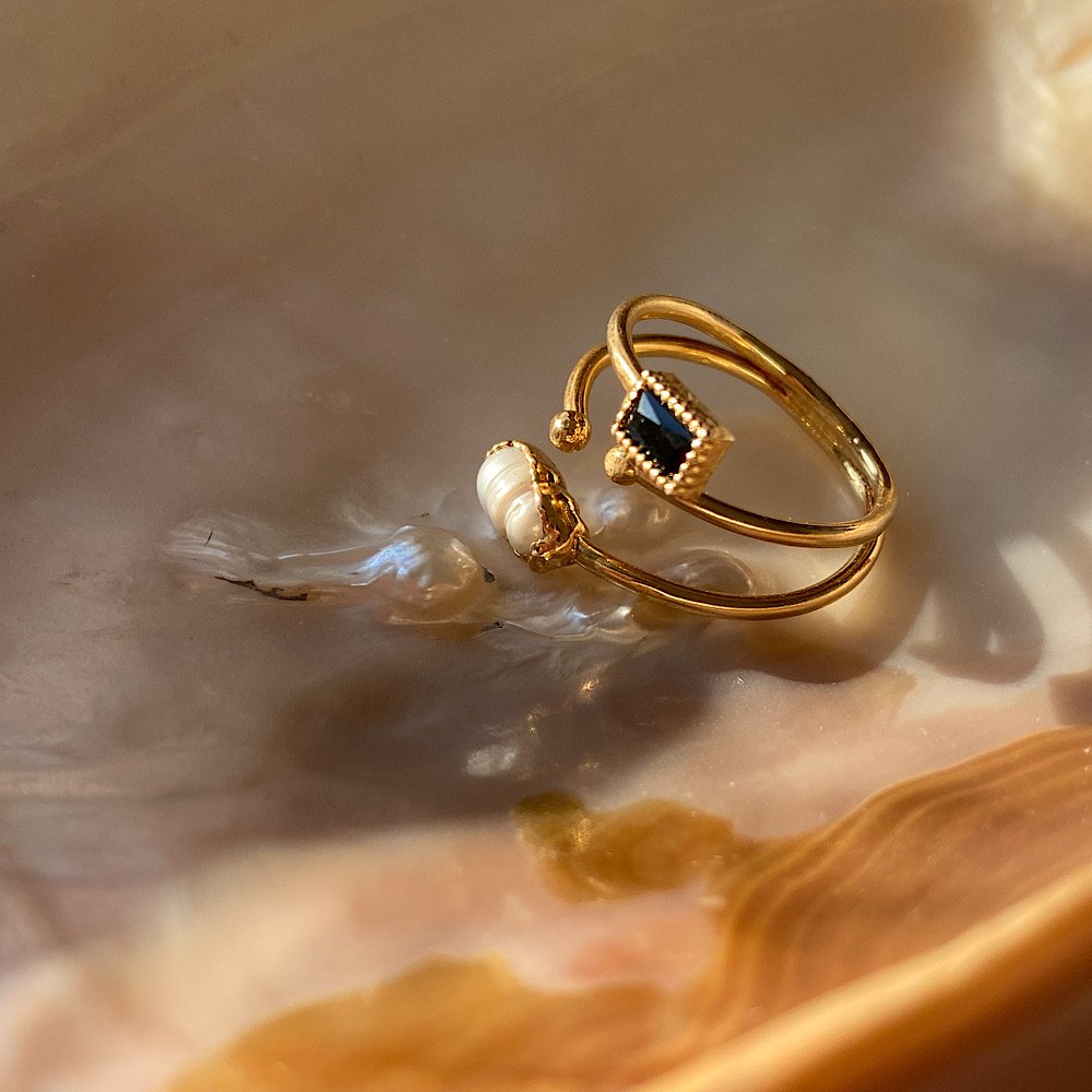 Siyah Taşlı İnci Yüzük