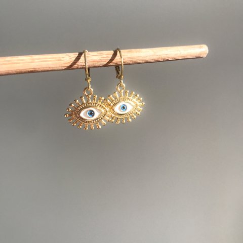 Beyaz Mine Göz Küpe