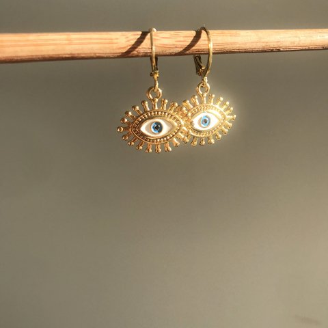 Beyaz Mine Göz Küpe