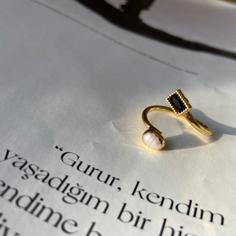 Eliza Siyah Taşlı İnci Yüzük