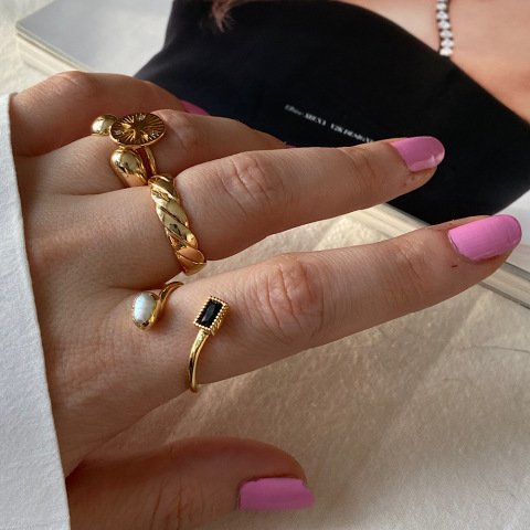 Eliza Siyah Taşlı İnci Yüzük