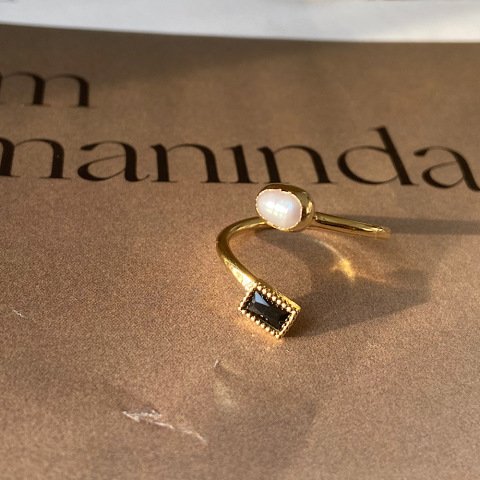 Eliza Siyah Taşlı İnci Yüzük