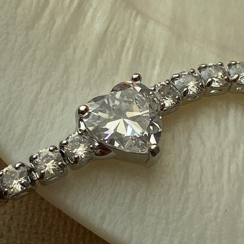 Kalpli Su Yolu Fine Cut Taş Bileklik