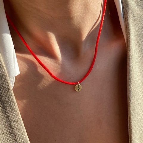 Kırmızı Şansı Minimal Harf Kolye