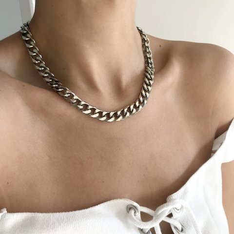 Koyu Gümüş Renk Kesme Kolye